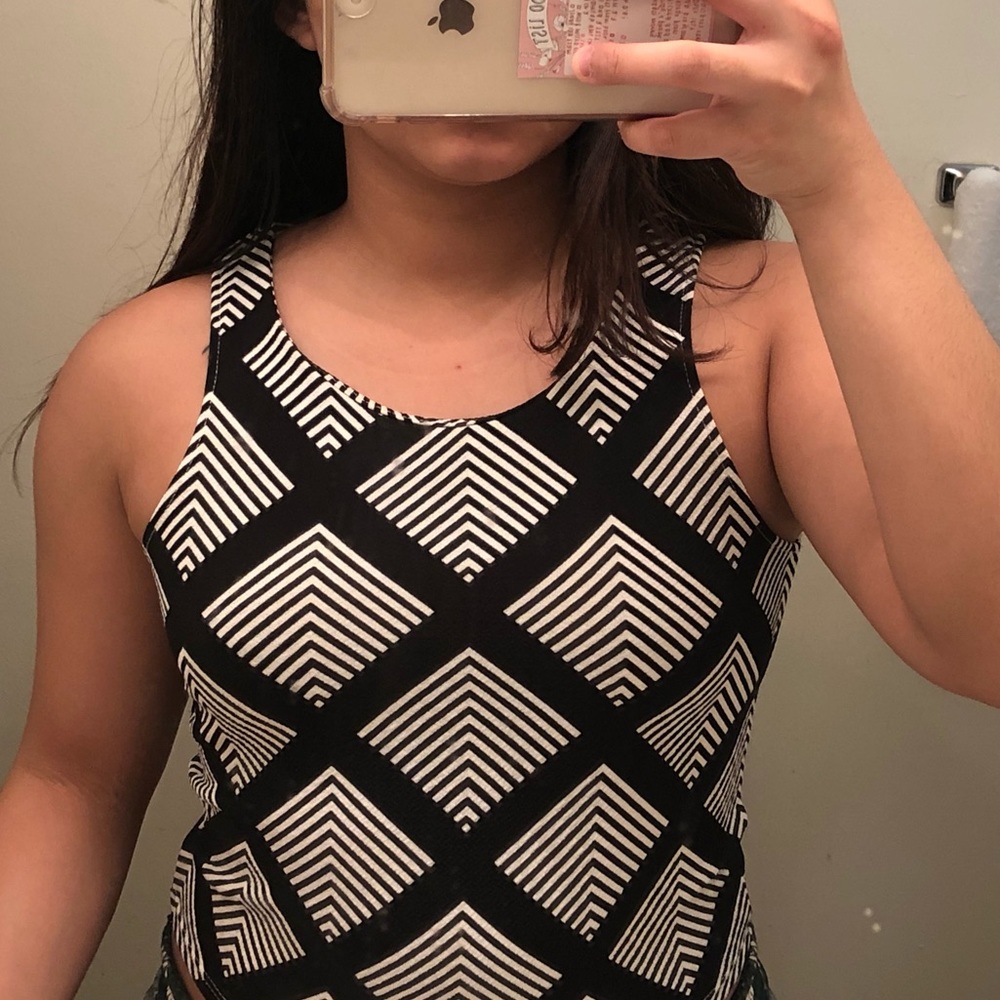 🌸 Patterned Crop Top